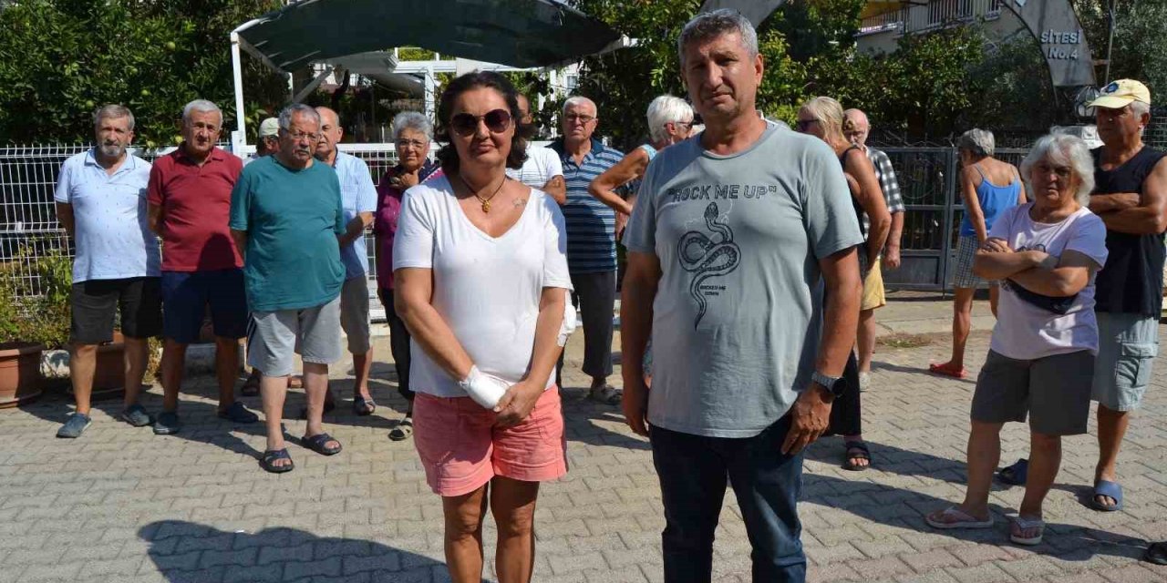 Komşusunu bıçaklayıp, arabaları çizdi