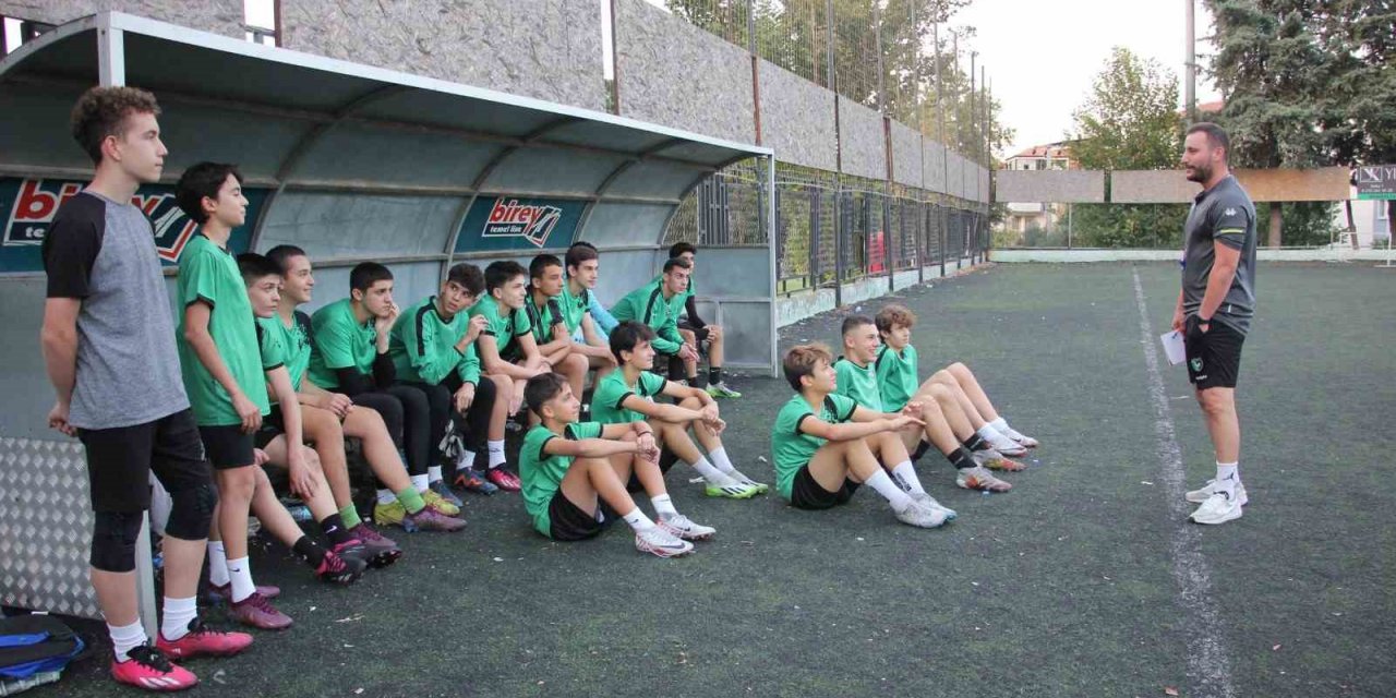 Denizlispor, altyapısı için çıkartılan lisanlar ile rahatladı