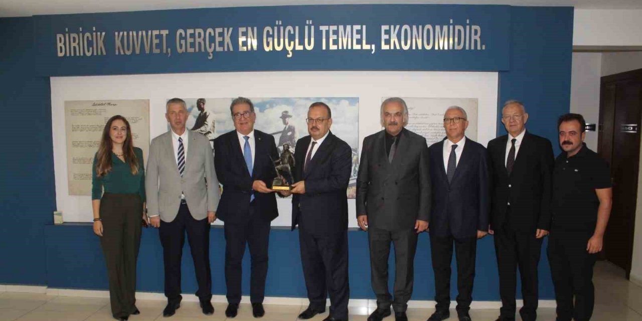 Aydın Valisi Canbolat, Söke Ticaret Borsası ve Ticaret Odası yönetimi ile buluştu