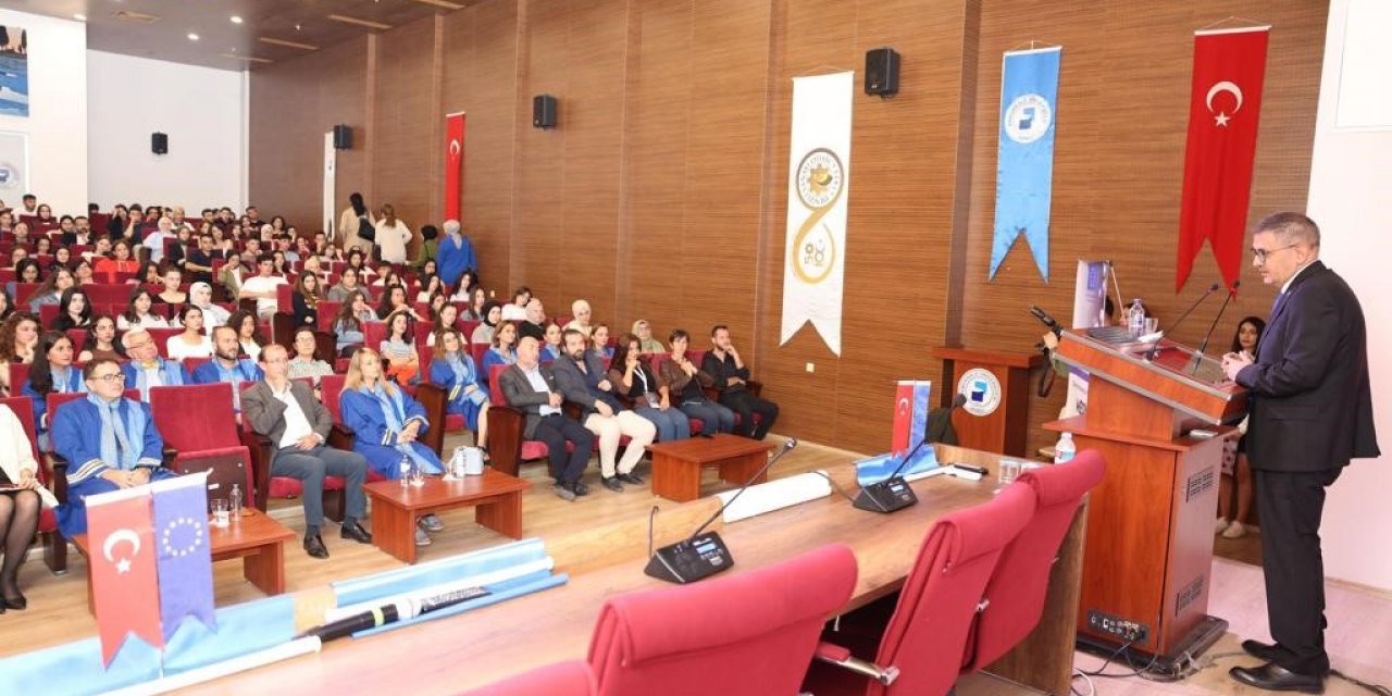 İletişim Fakültesinde ilk ders ‘Dezenformasyonla mücadele’ oldu