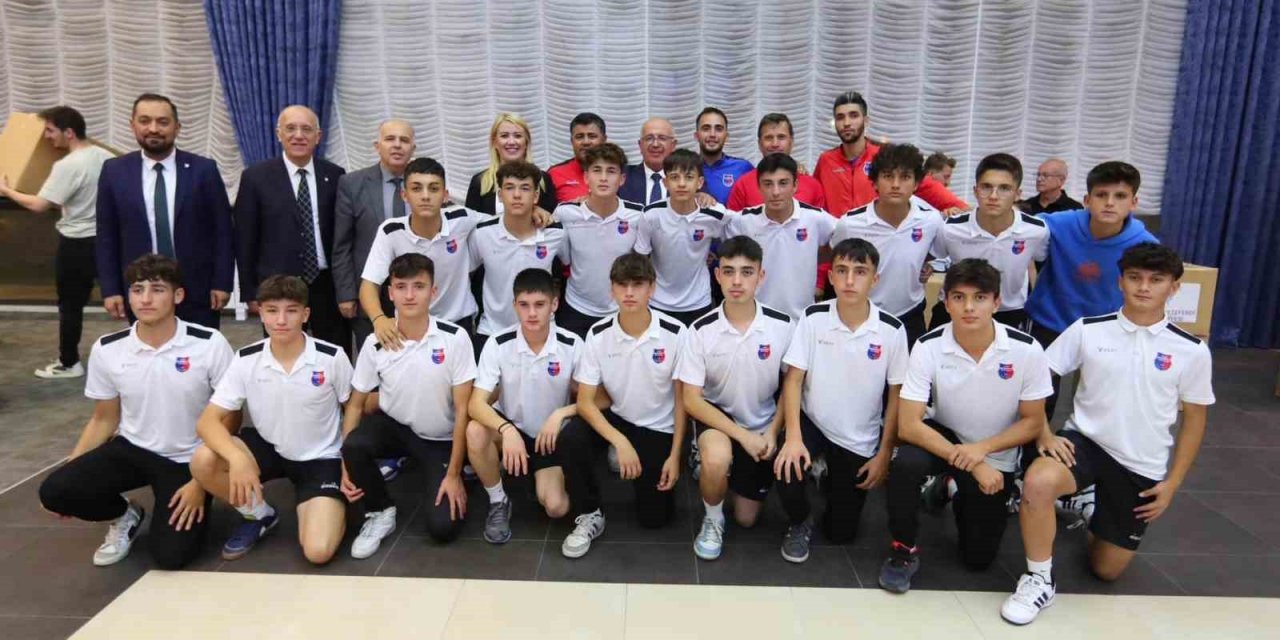 Merkezefendi’den amatör spor kulüplerine 1 milyon 500 bin liralık destek