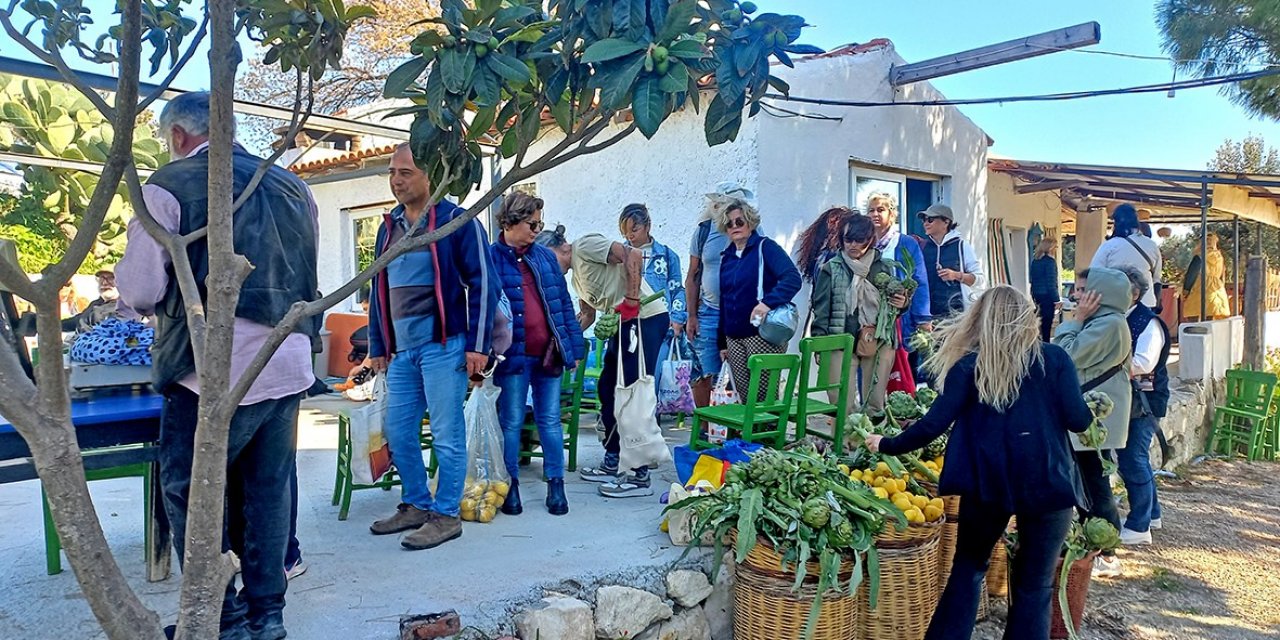 Alaçatı Gıda Topluluğu üretici ile tüketiciyi buluşturuyor