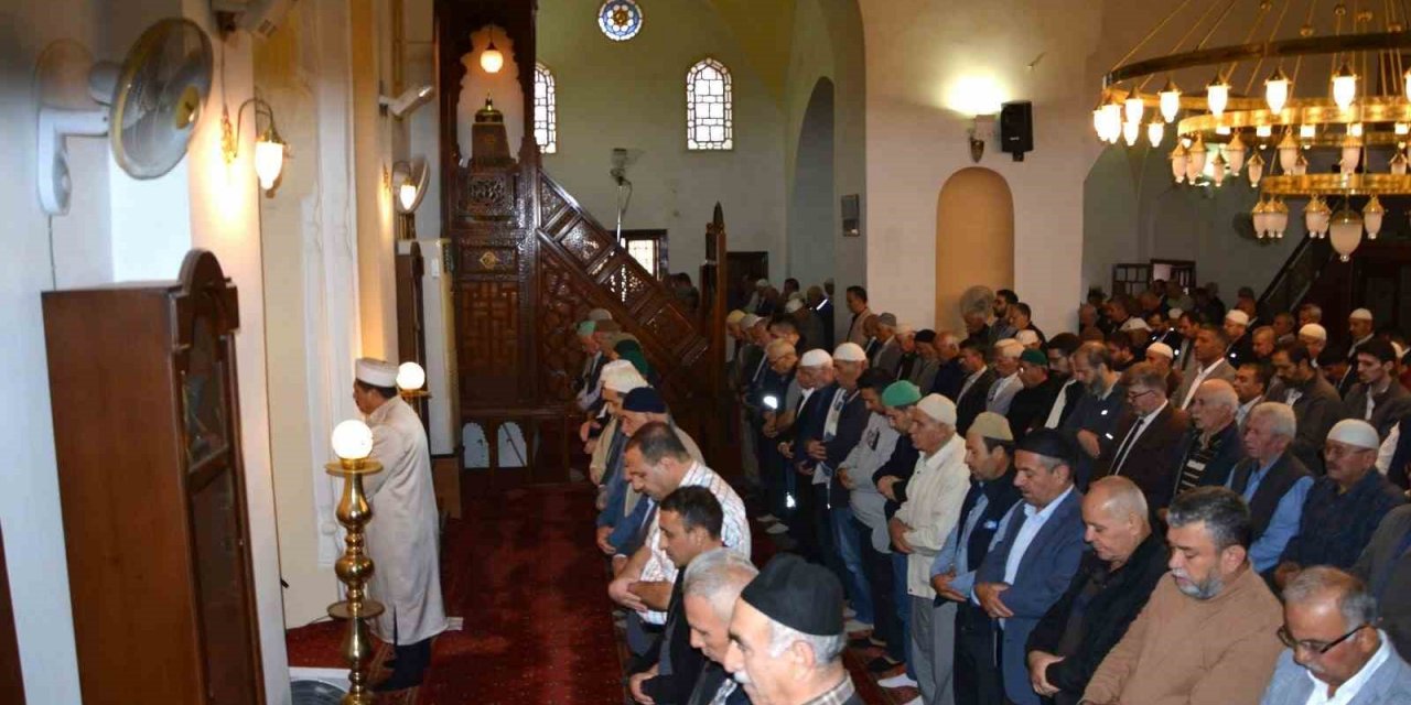 Filistin’de hayatını kaybedenler için Manisa’da gıyabi cenaze namazı kılındı