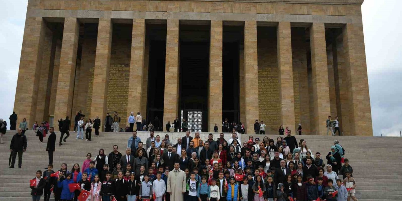 Başkan Günel 100 çocukla birlikte Anıtkabir’i ziyaret etti
