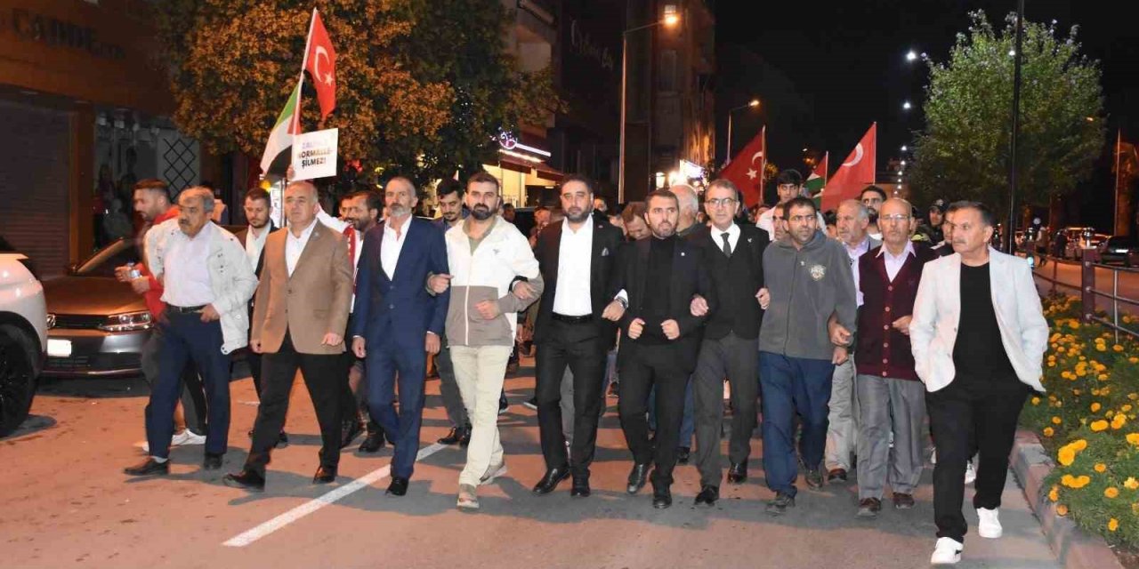 İzmir’de İsrail’in Gazze’deki saldırıları protesto edildi