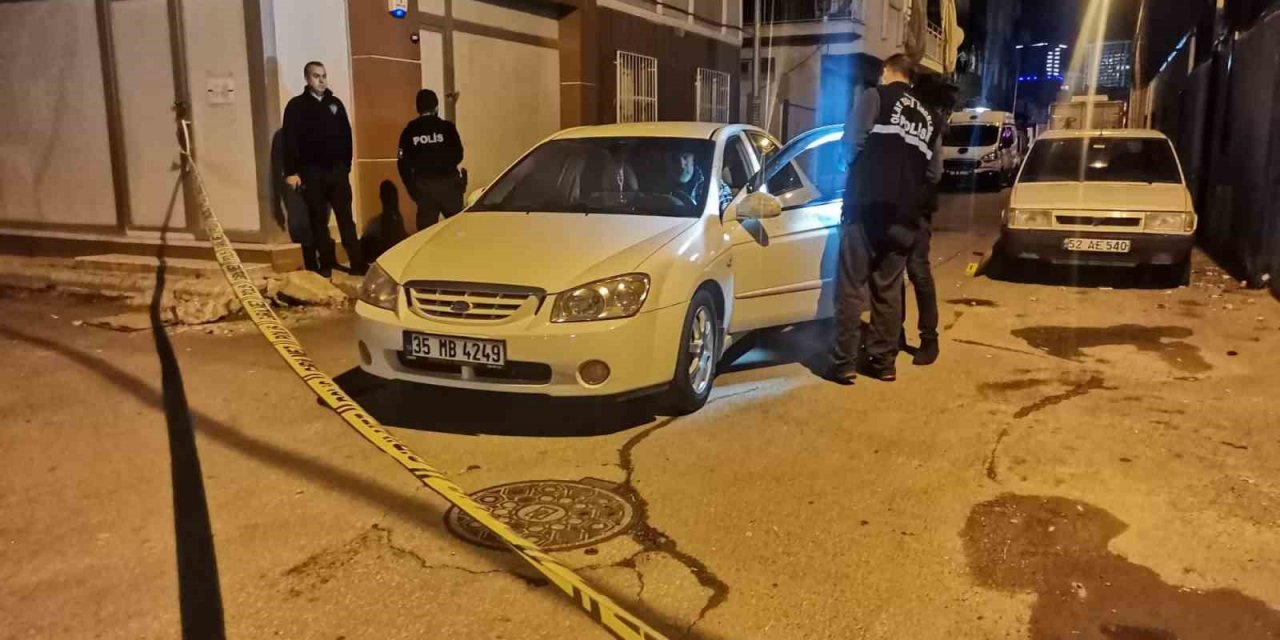 Babasının kavga ettiği şahıslara av bıçağıyla böyle saldırdı: 1 ölü, 1 yaralı