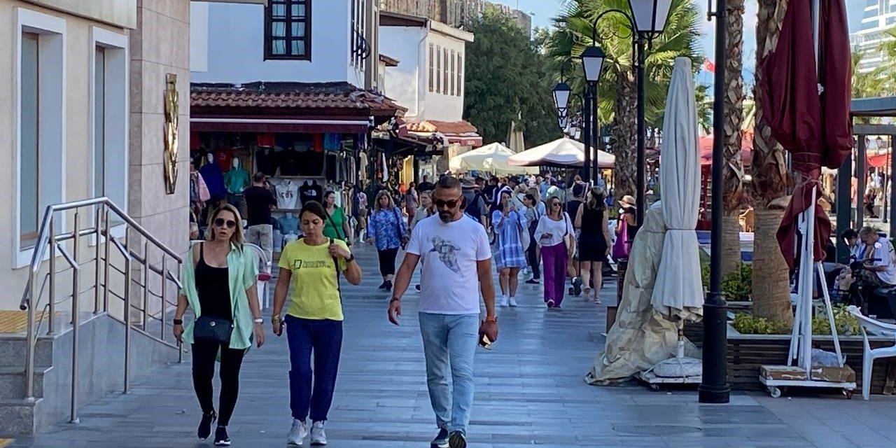 Kuşadası’nda gemi seferleri devam ediyor