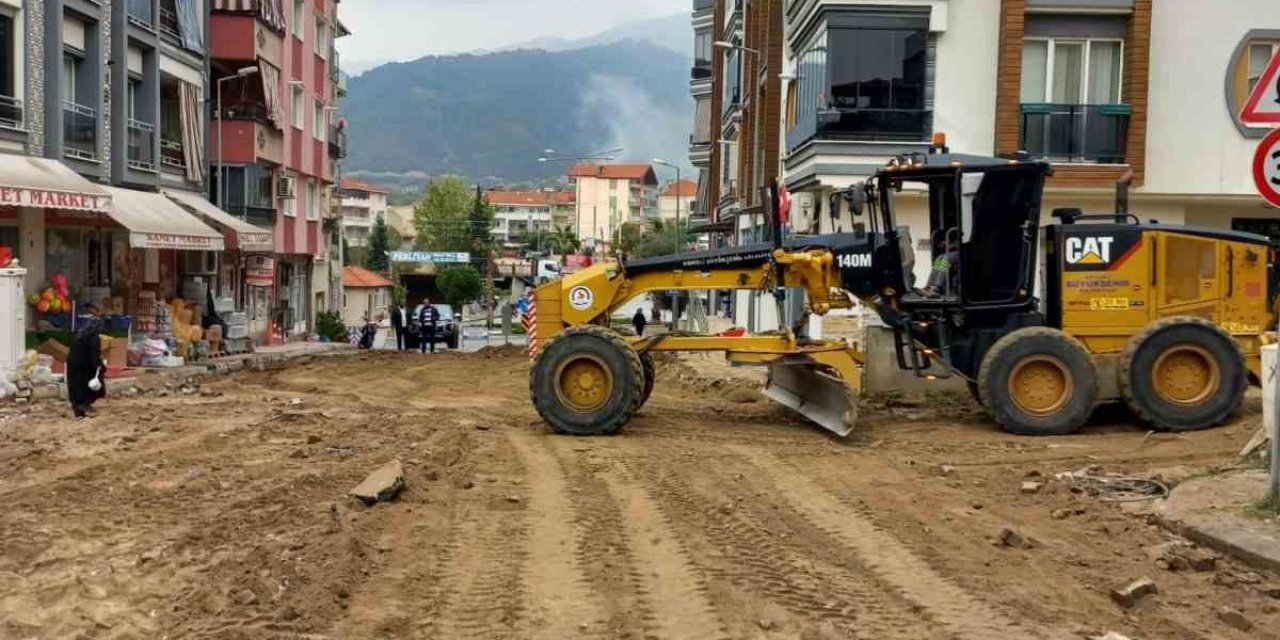 Denizli Büyükşehir, Buldan’da sıcak asfalt çalışması başladı