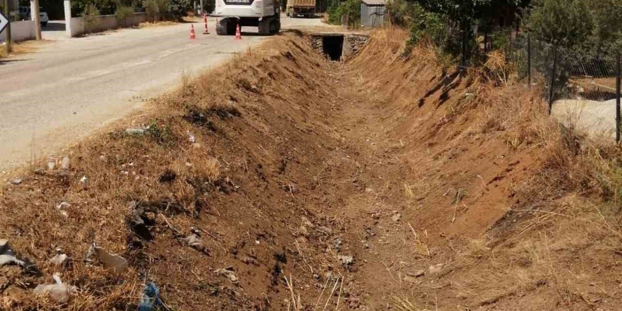 Fethiye’de 37 kilometre dere temizliği yapıldı