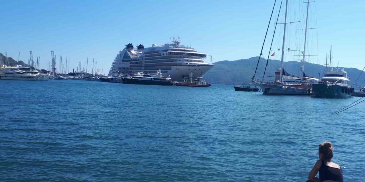 Bahama bayraklı dev yolcu gemisi 560 yolcu getirdi