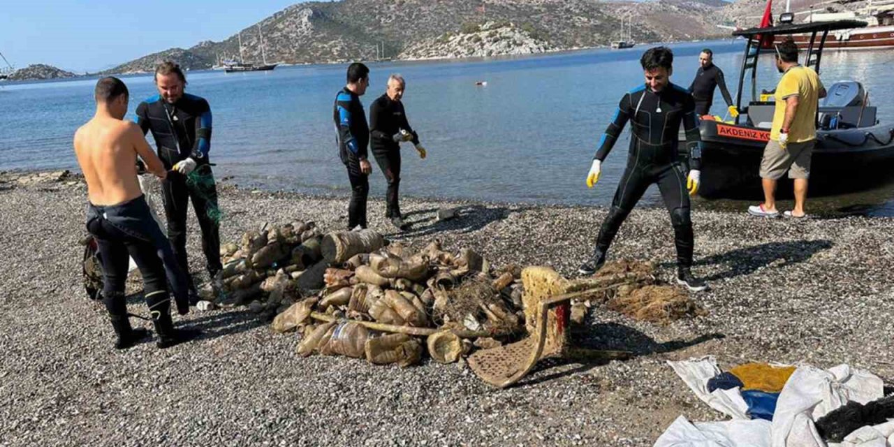 Deniz dibi temizliğinde, deniz motoru bulundu
