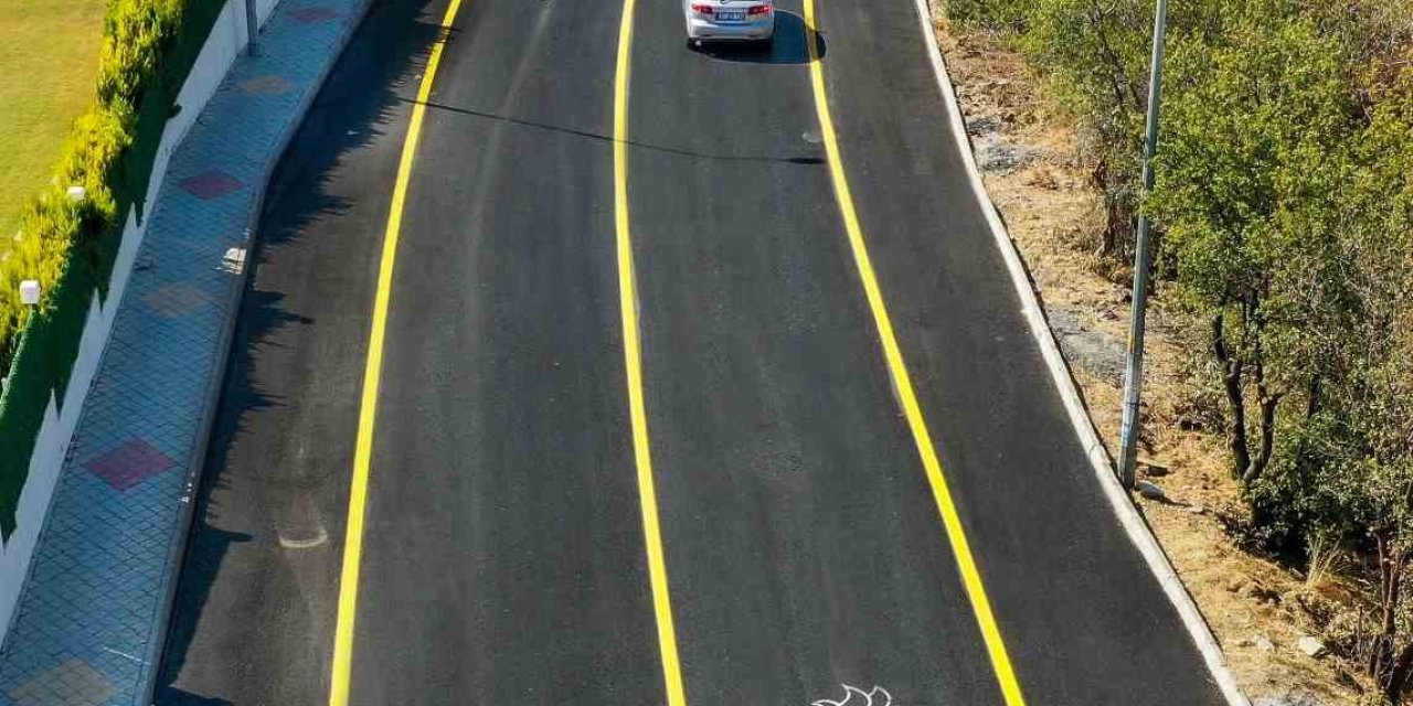 Ege Mahallesi’nde yol seferberliği sürüyor