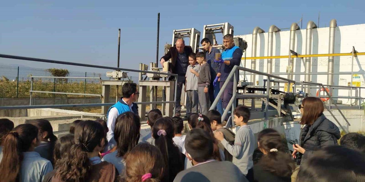 Salihli’de öğrenciler atıksu arıtma tesisini gezdi