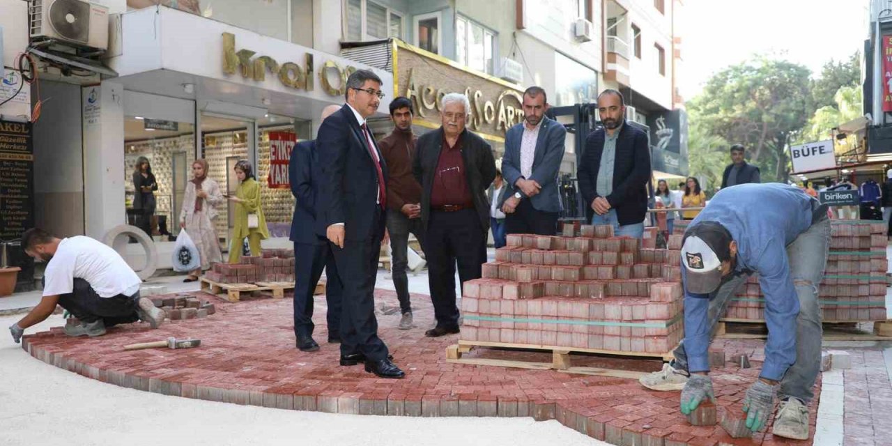 Başkan Çelik Tarzan Meydanı’ndaki çalışmaları inceledi