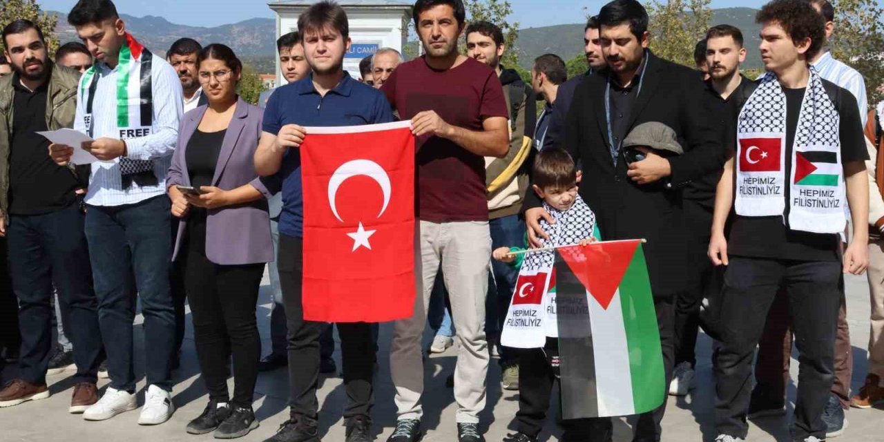 İzmir’de cuma namazı çıkışı Gazze’ye destek açıklaması