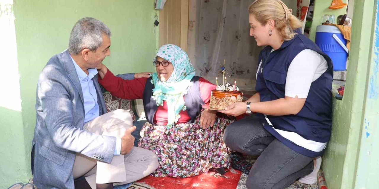 Başkan Kaplan’dan yaşlı çınarlara doğum günü sürprizi