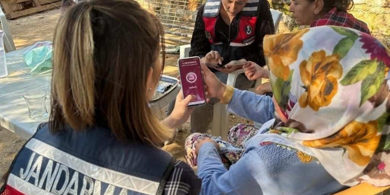 Aydınlı kadınlara KADES uygulaması anlatıldı