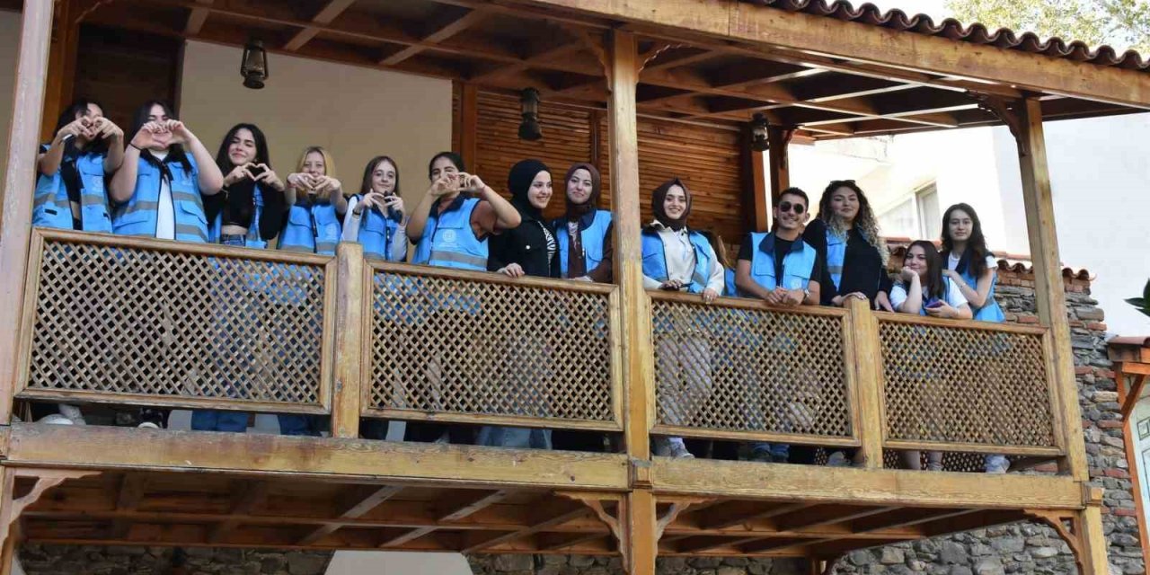 Salihli’ye yerleşen öğrenciler kent müzesini gezdi