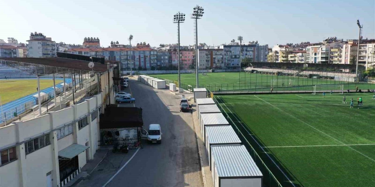 Adnan Menderes Stadyumu’na konteynerler yerleştirildi