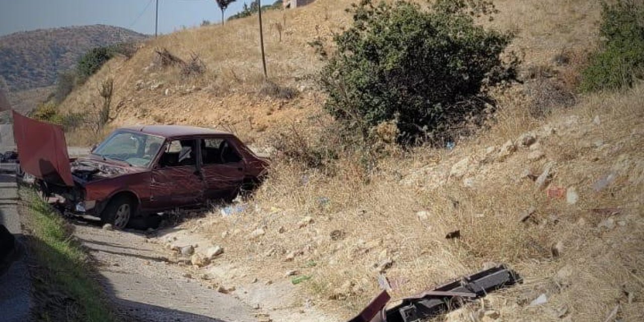 Kontrolden çıkan otomobil kanala düştü, 4 kişilik aile yaralandı