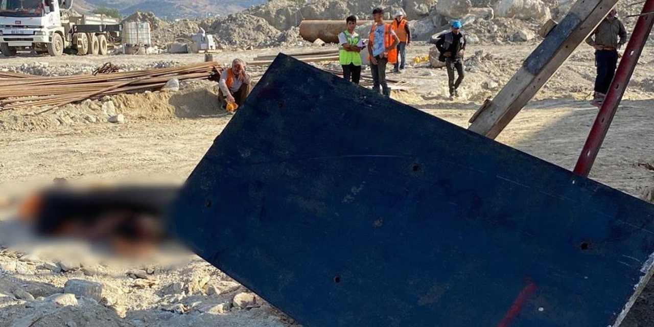 Üzerine tonlarca ağırlığındaki demir kalıp düştü