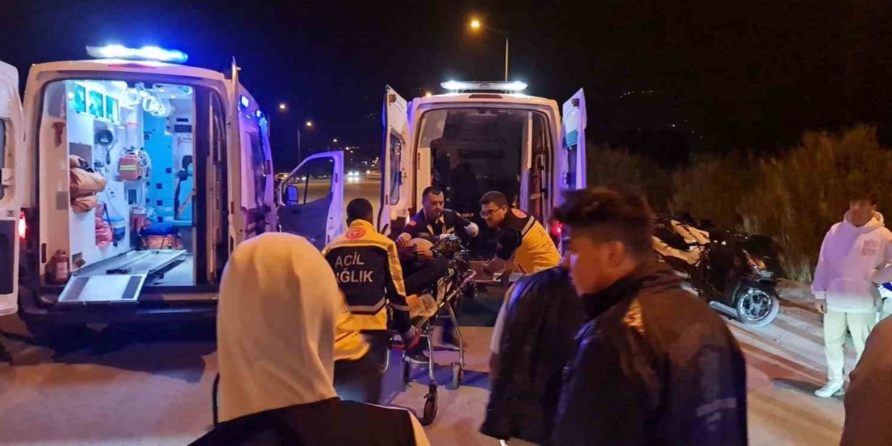İzmir’de motosiklet ile otomobil çarpıştı: 2 ölü