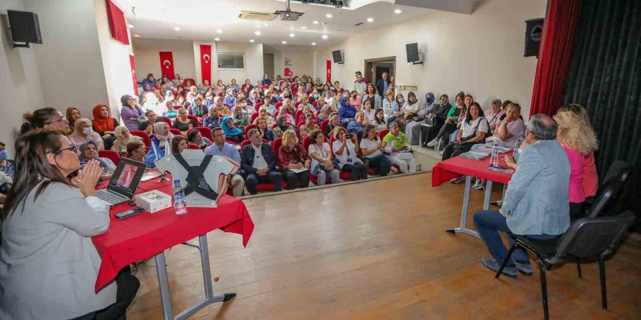 Bayraklı’da sağlık semineri: “Meme kanserine dur diyelim”