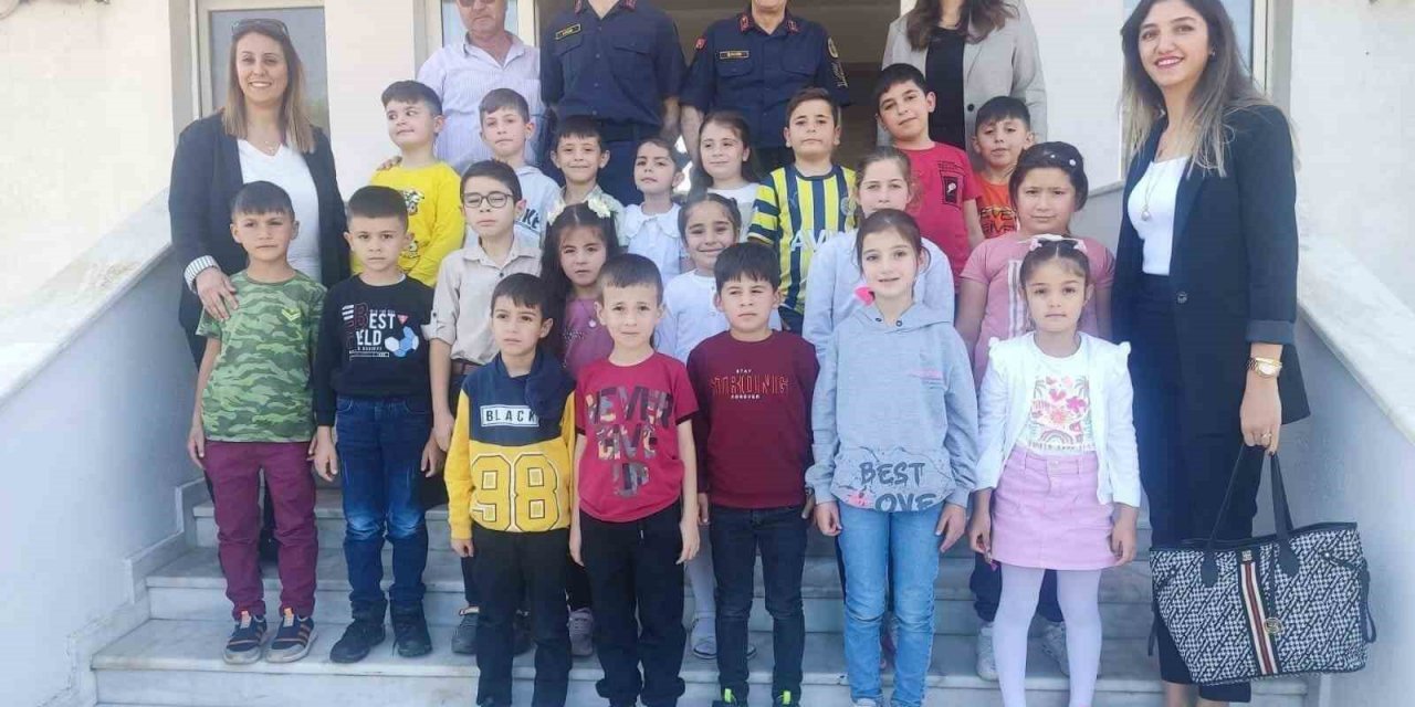 Köşk jandarması minik öğrencileri ağırladı