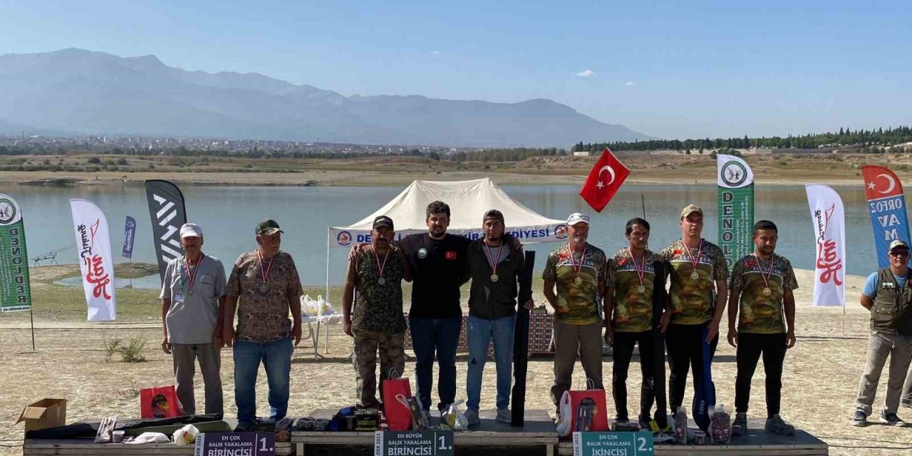 Olta sporcuları en büyük sazanı yakalamak için yarıştı