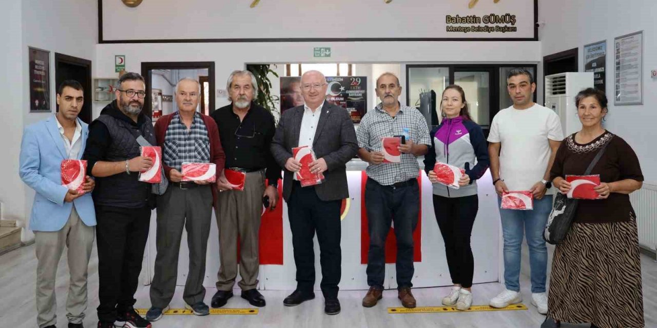 Menteşe Belediyesi’nden ‘Evleri bayraklarla donatıyoruz’ kampanyası
