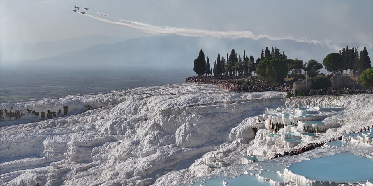 Türk Yıldızları, Pamukkale’ye damgasını vurdu