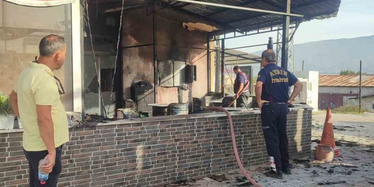 Kuyucak’ta işyeri yangını ucuz atlatıldı