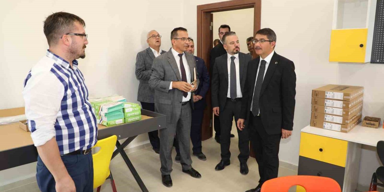 Şehzadeler Millet Kütüphanesi ve Gençlik Merkezi kasımda açılıyor