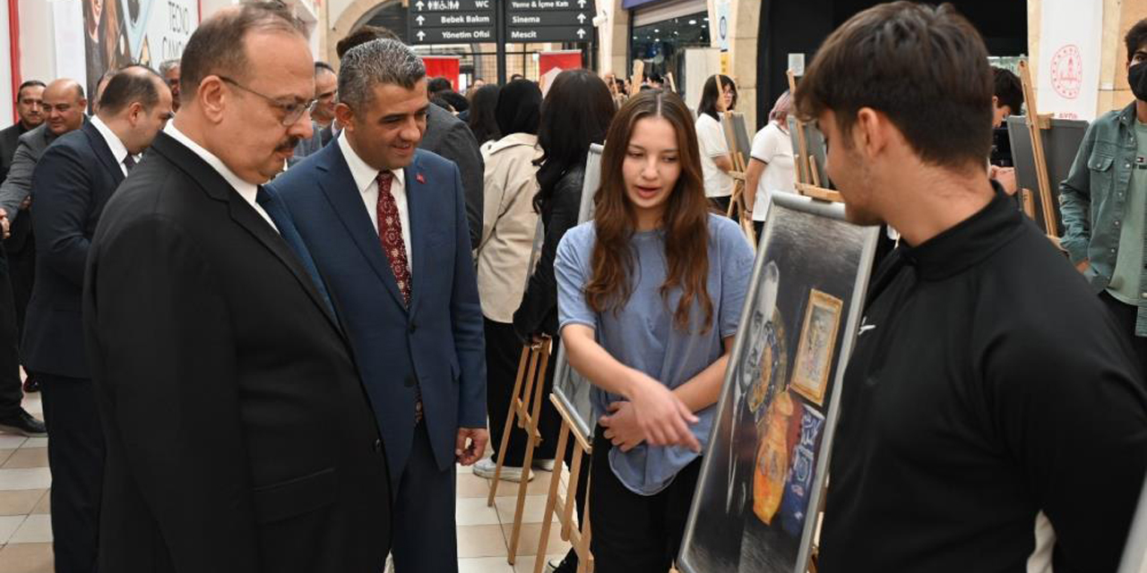 “100.Yılında Cumhuriyet ve Atatürk” konulu resim sergisi açıldı