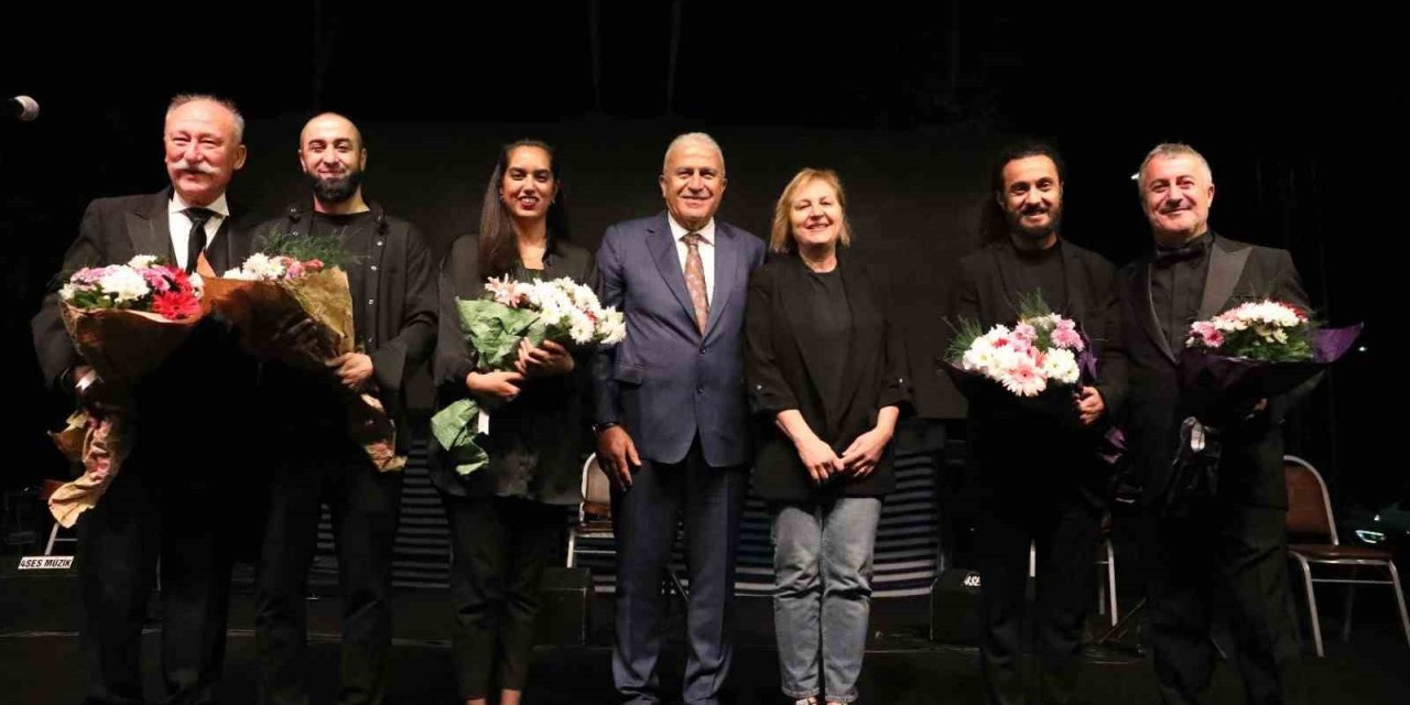 Usta sanatçılardan Efeler’de unutulmaz performans