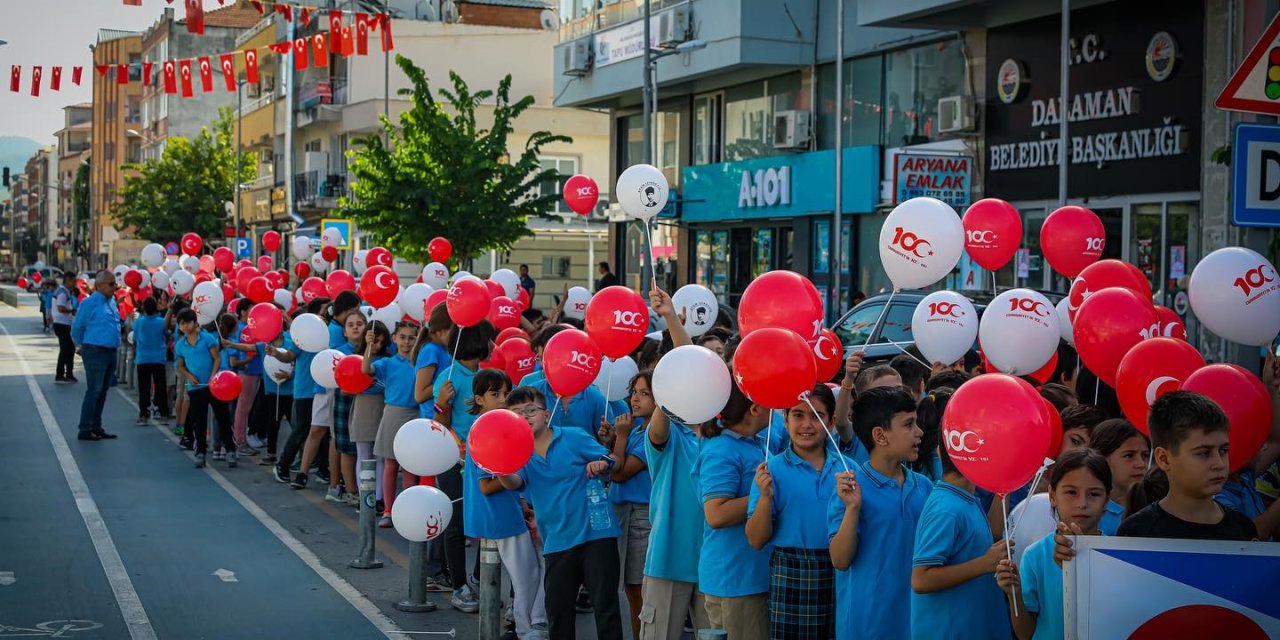 Dalaman’da Cumhuriyet yürüyüşü