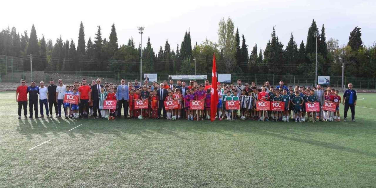 Salihli’de 100.Yıl Cumhuriyet Kupası başladı