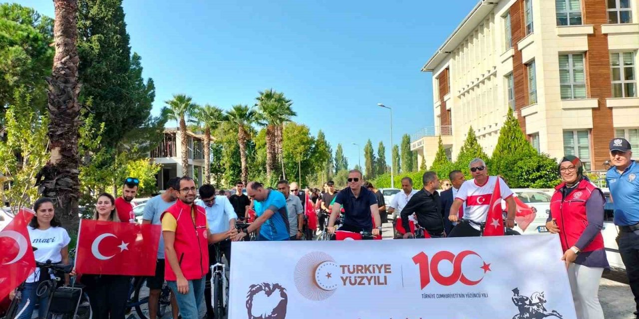 Köyceğizli bisikletçiler Cumhuriyet’in 100. Yılı için pedalladı