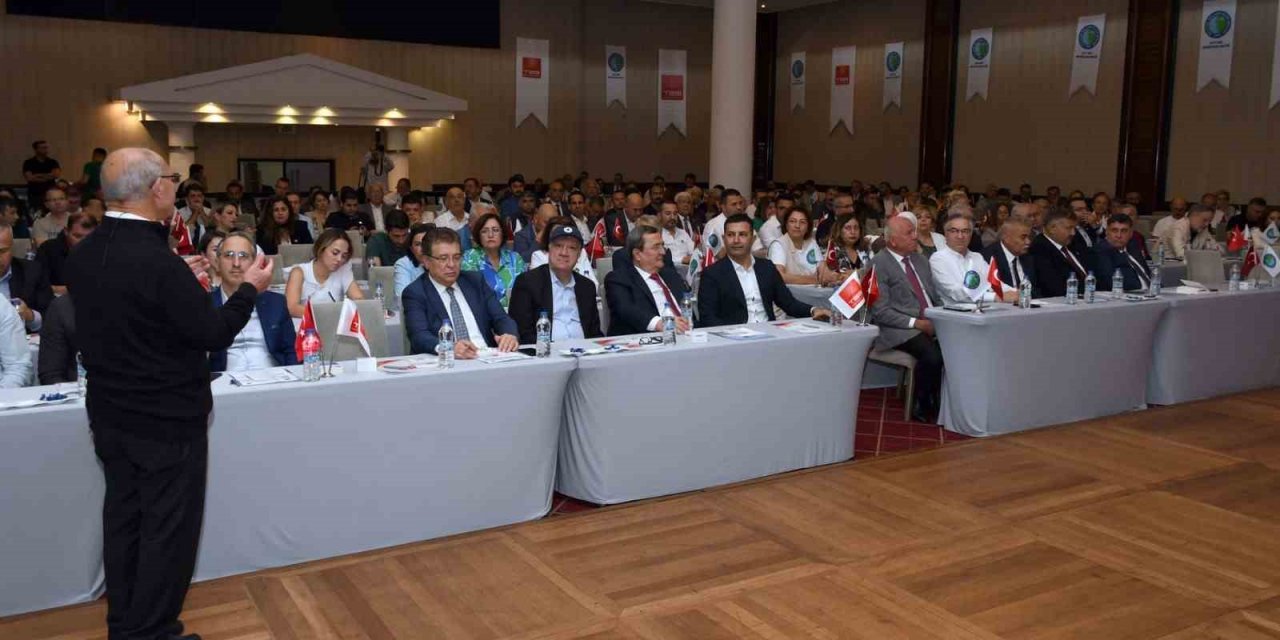 Kuşadası Belediyesi Mevzuat Bilgilendirme Toplantısına ev sahipliği yapıyor