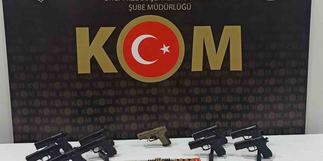 İzmir’de silah tacirlerine baskın