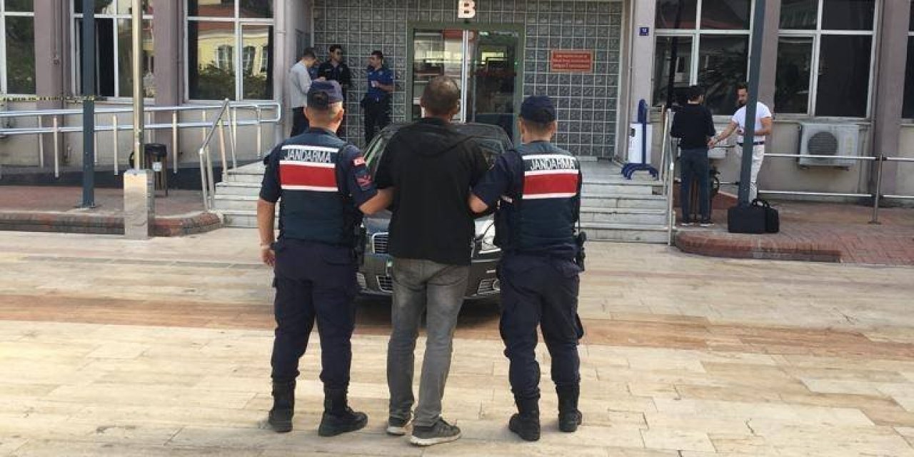 Evin çatısına saklanan hırsızlık şüphelisi, kıskıvrak yakalandı