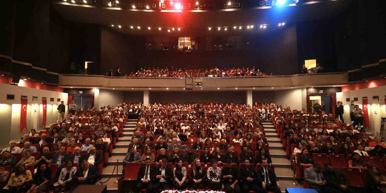 DEÜ’den 100. yıl buluşması: Cem Adrian katıldı