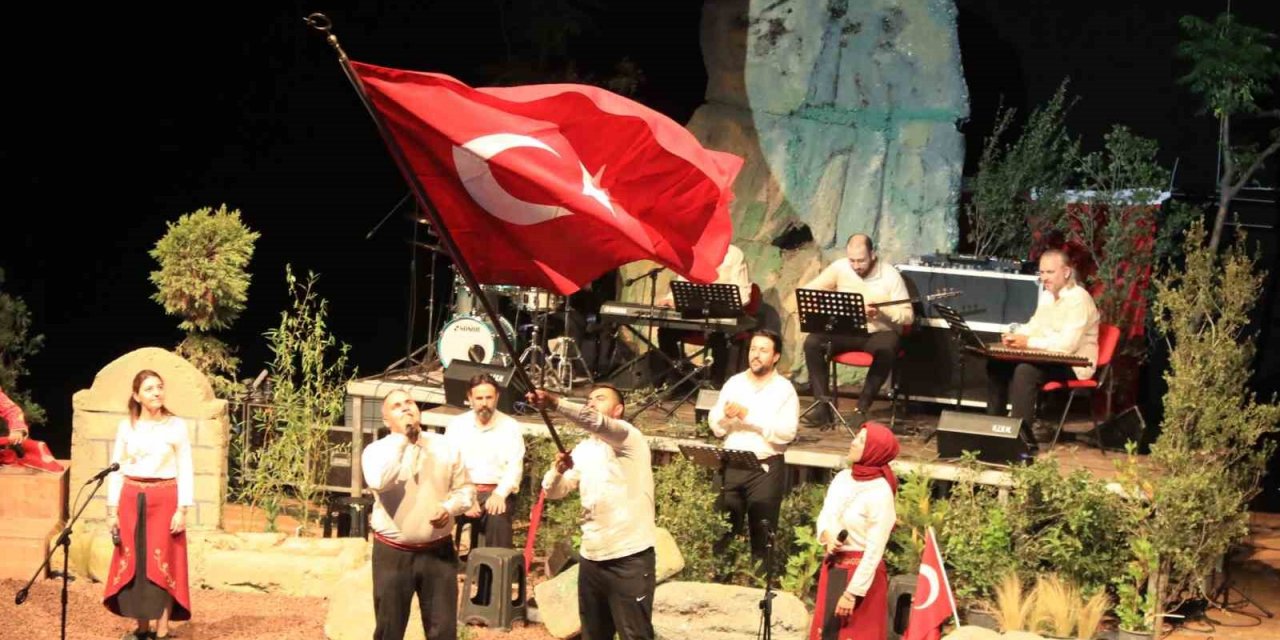 “İşgalden Cumhuriyet’e” oyunu binlerce izleyiciye ulaştı