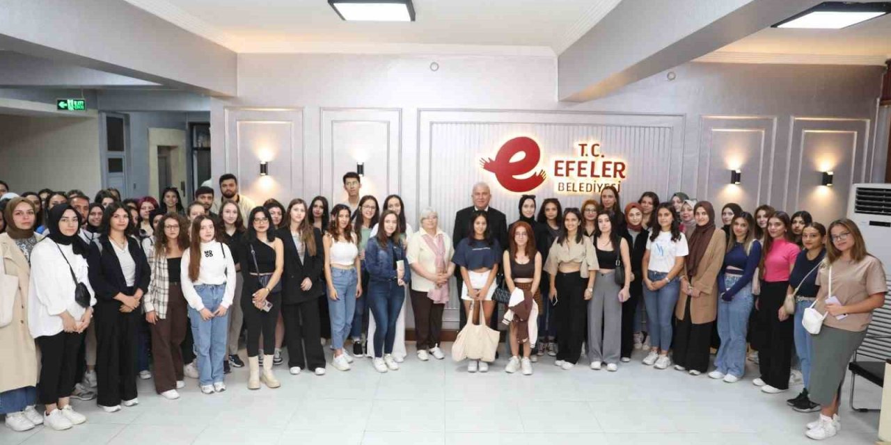 Başkan Atay, ADÜ’lü öğrencilerle bir araya geldi