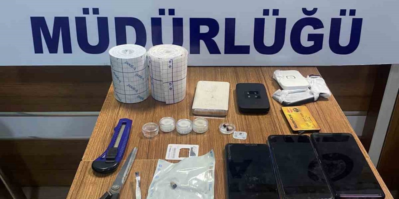 Ehliyet sınavına düzenekle girecekti, polisin dikkati sayesinde yakalandı
