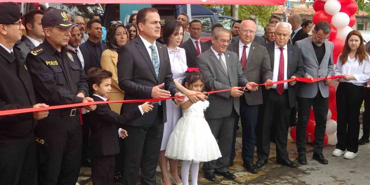 Cumhuriyet’in ışığında Cumhuriyet Kadınları defilesi