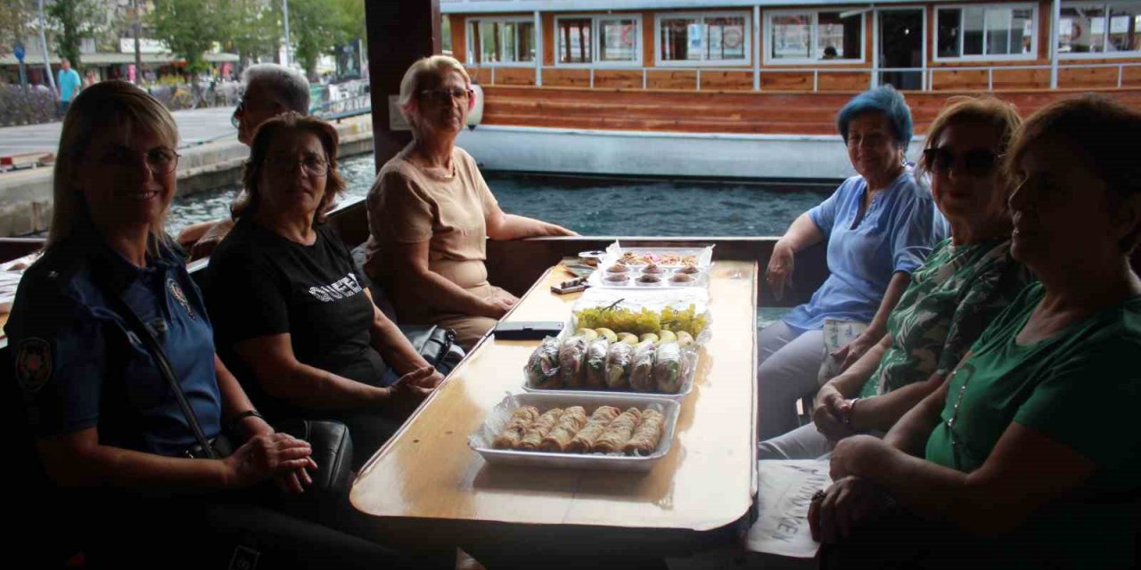 Kaymakam Kaya Marmaris’te yaşayan gaziler ile Cumhuriyet gezisi yaptılar