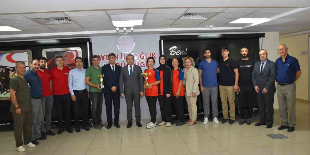 İl Sağlık Müdürü Şenkul başarılı takımların oyuncularını ağırladı