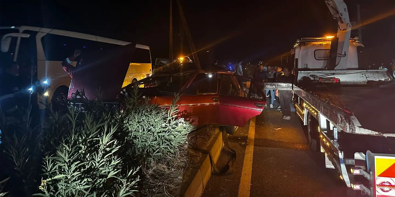 Metal yığınına dönen Aydın  plakalı araçtan sağ çıktılar