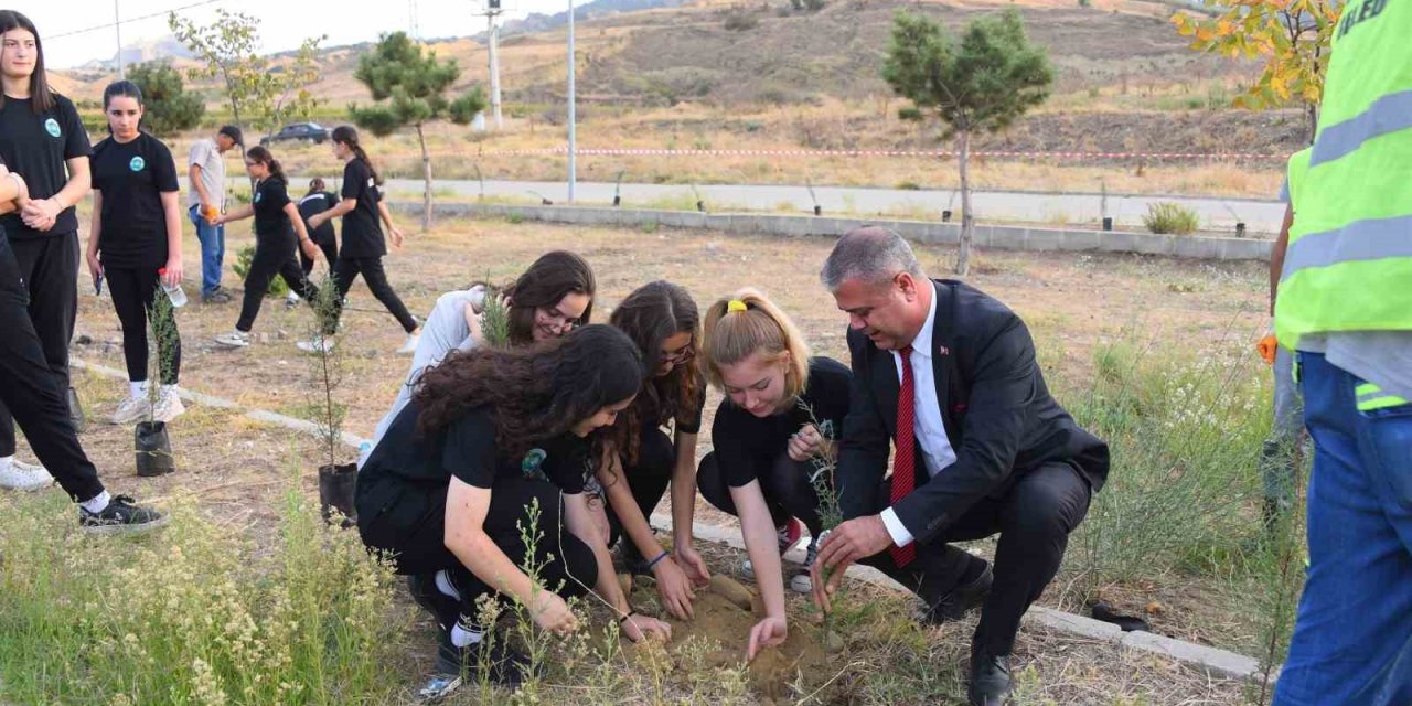Salihli’de 100. yıl için 1923 fidan